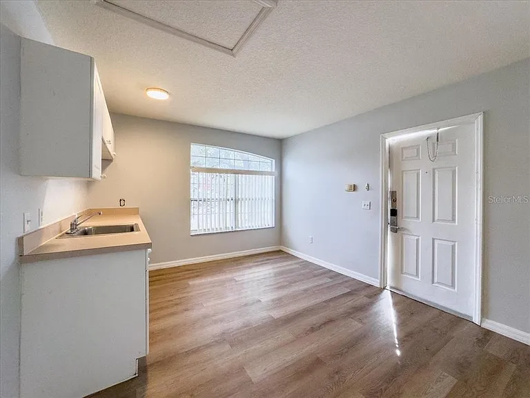 102 Mango Dr #FRONT — Photo 4