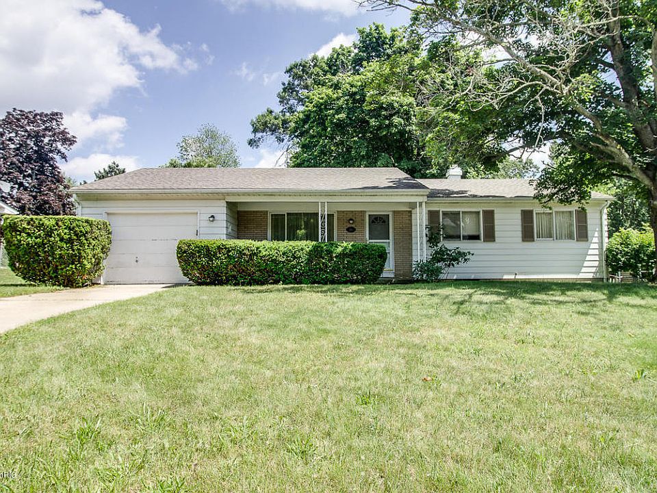 1st image of 150 Lincolnwood Dr