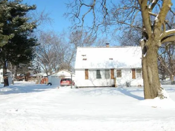 121 Roselawn Ave E, Maplewood, MN 55117