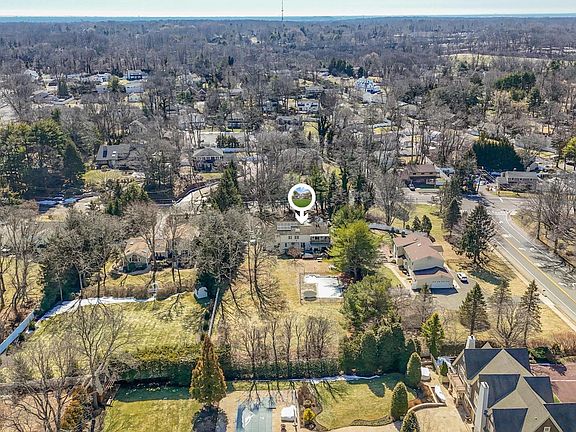 2nd image of 479 Half Hollow Road