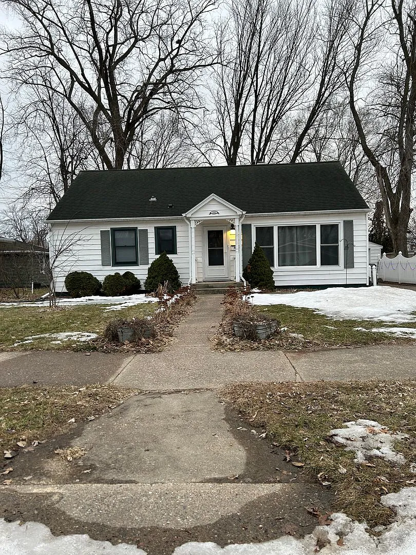 Single Family Home In La Crosse — Photo 1