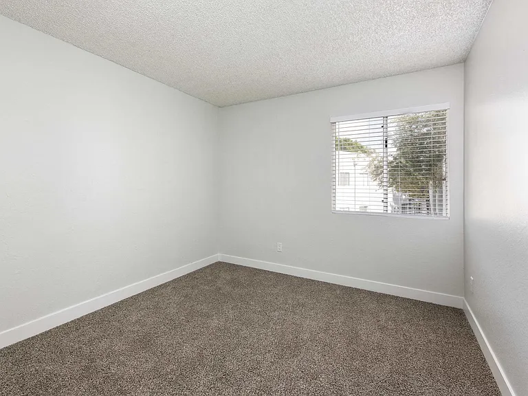 Camelback Cove Apartments — Photo 11
