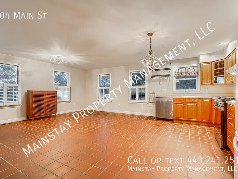 704 Main St — Photo 10