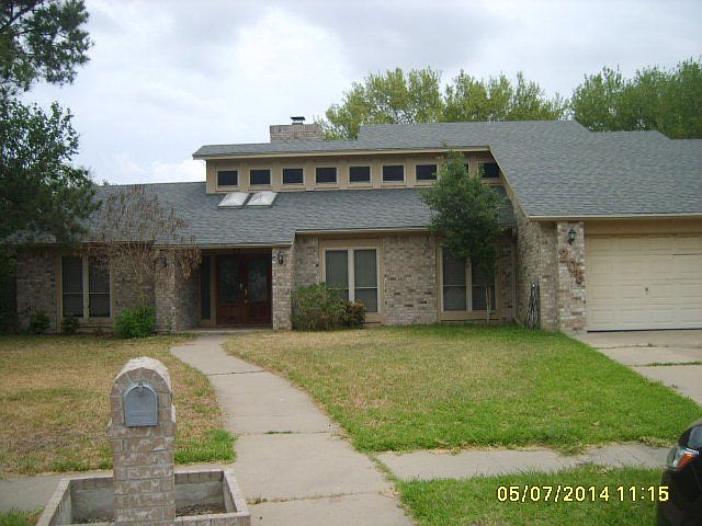 1st image of 208 Bramble Bush Ln
