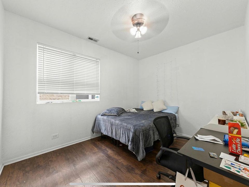 Bedroom 1. All rooms can easy fit a queen bed, has a closet, and room for a desk or drawer set.