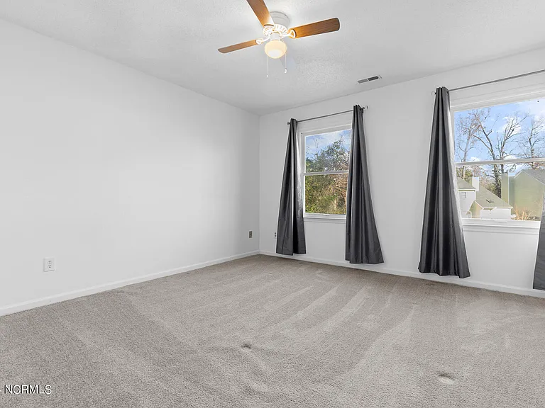 135 Greenford Pl — Photo 11