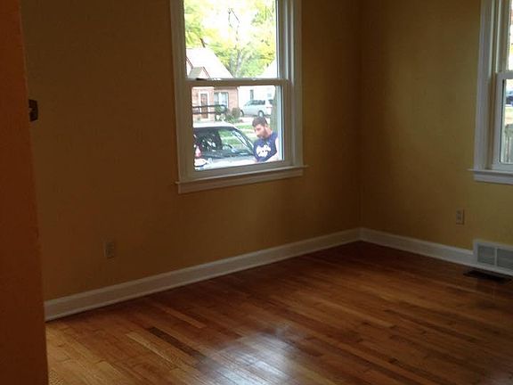 5th image of 20404 Hollywood St