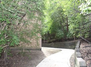 5900 Forest View Rd APT 2B, Lisle, IL 60532