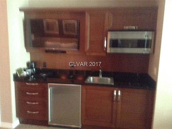 4th image of 125 E Harmon Ave #909