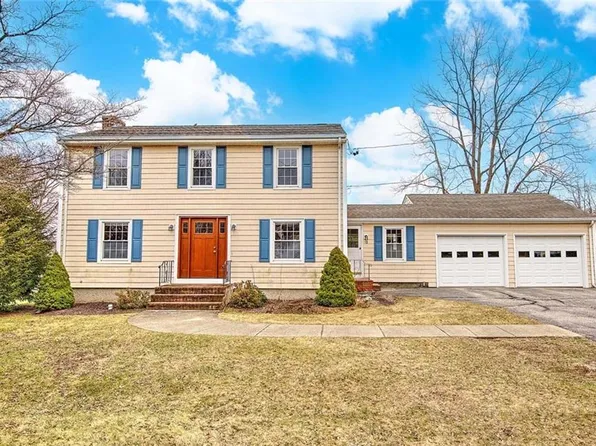 12 Whalen Dr, Lincoln, RI 02865