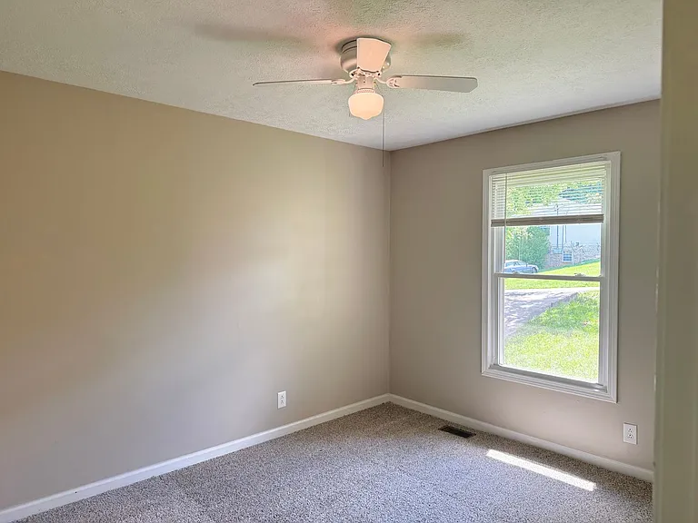 18 Cable Rd — Photo 37