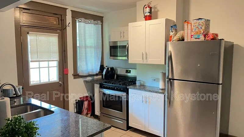 Building Photo - 1247 Chartiers Ave #3