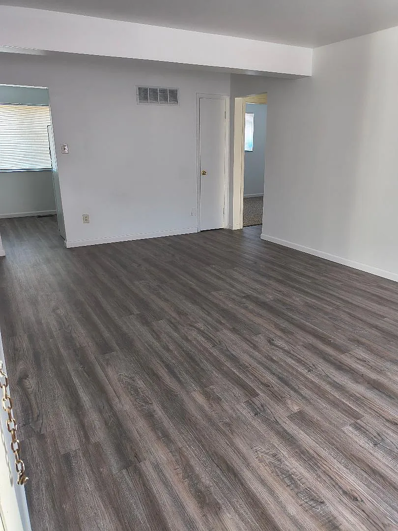 Bruno Garden Apartments — Photo 2