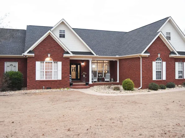 61 Buckingham Pl, Anniston, AL 36207