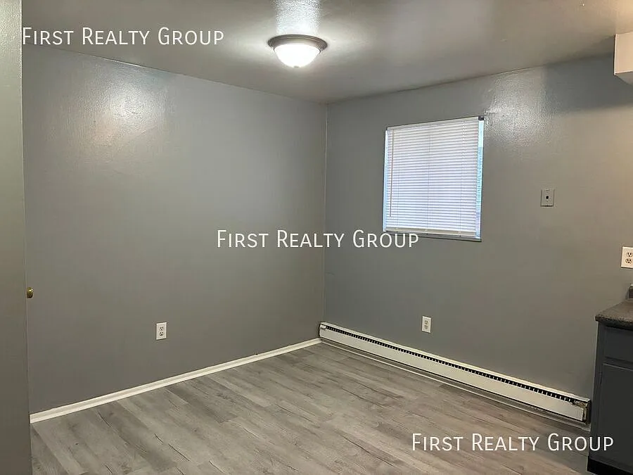 2 Bedroom, 1 Bath Upstairs Apt for Rent. Move In Ready! — Photo 3