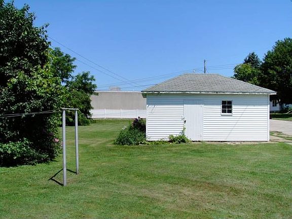 Garage with expanded lot