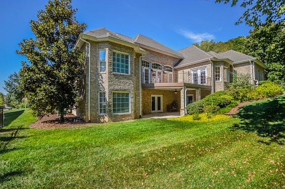 2nd image of 101 Lands End Ct