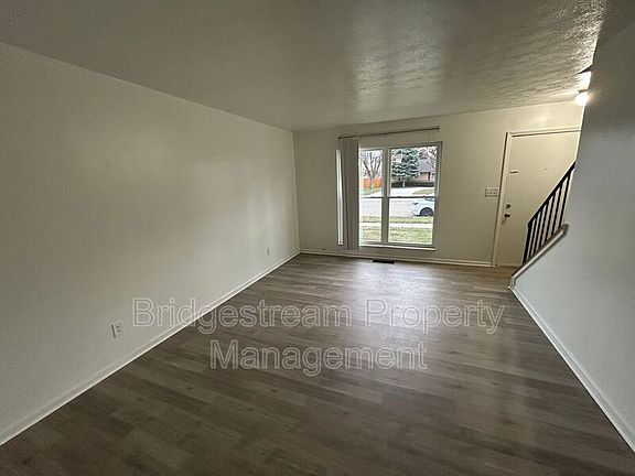 2nd image of 953 Taylorsview Dr