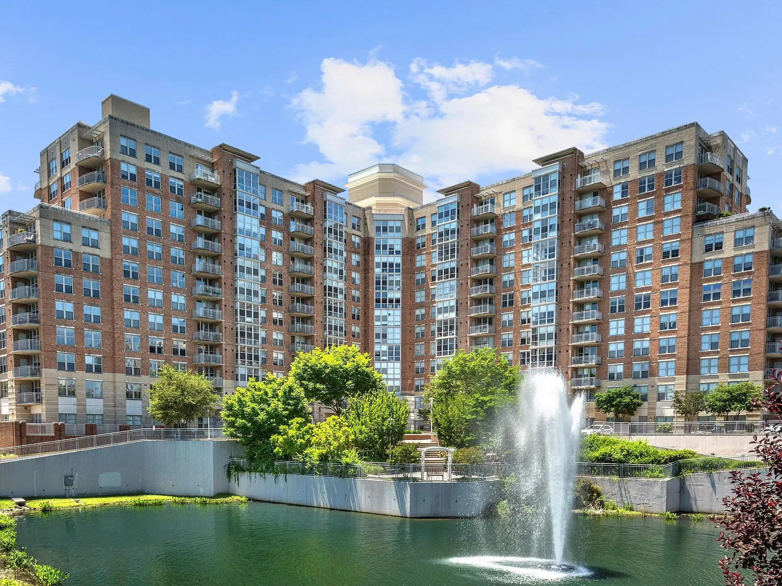 1 bed, 851 sqft, $2,350 — Photo 1