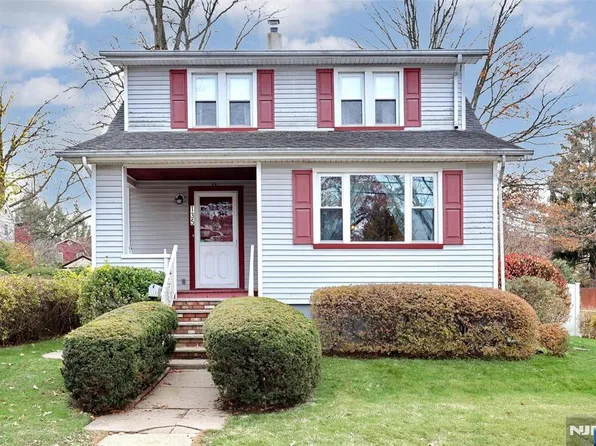 135 E Linden Ave, Dumont, NJ 07628