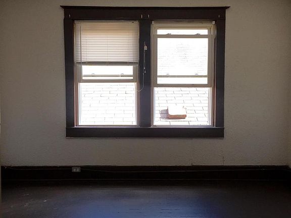 2nd image of 116 Whitelaw Ave APT 2