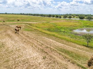 404 Annies Ln, La Vernia, TX 78121