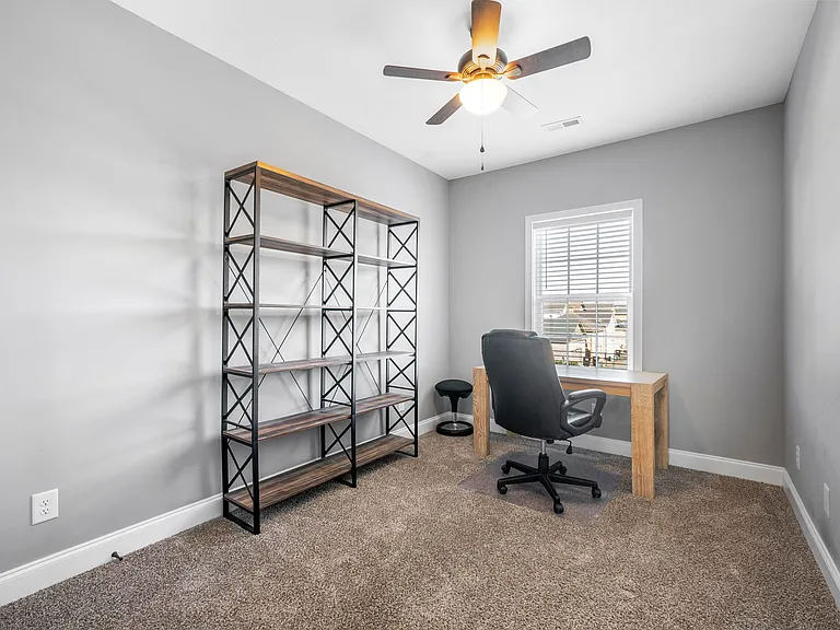 132 Savannah Ave — Photo 23