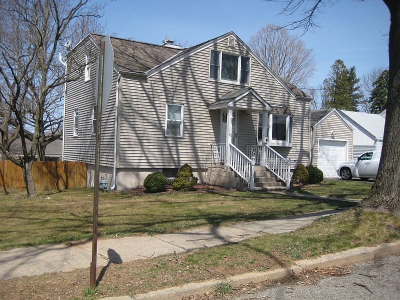 2nd image of 43 N Linden Pl