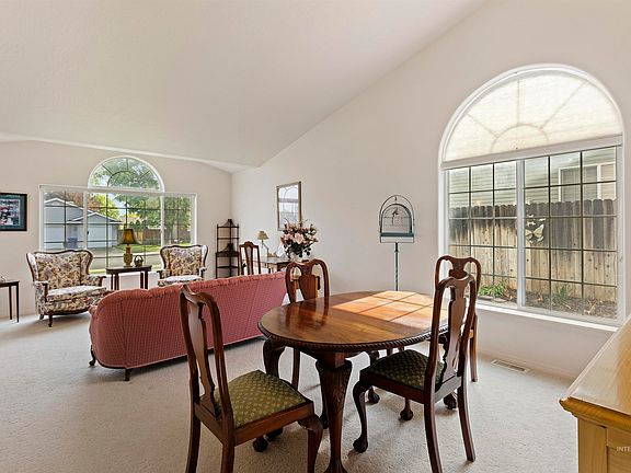 3rd image of 1806 Julie Ln