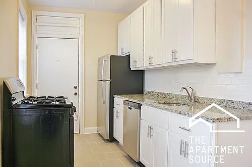 621 W Melrose St Photo 1