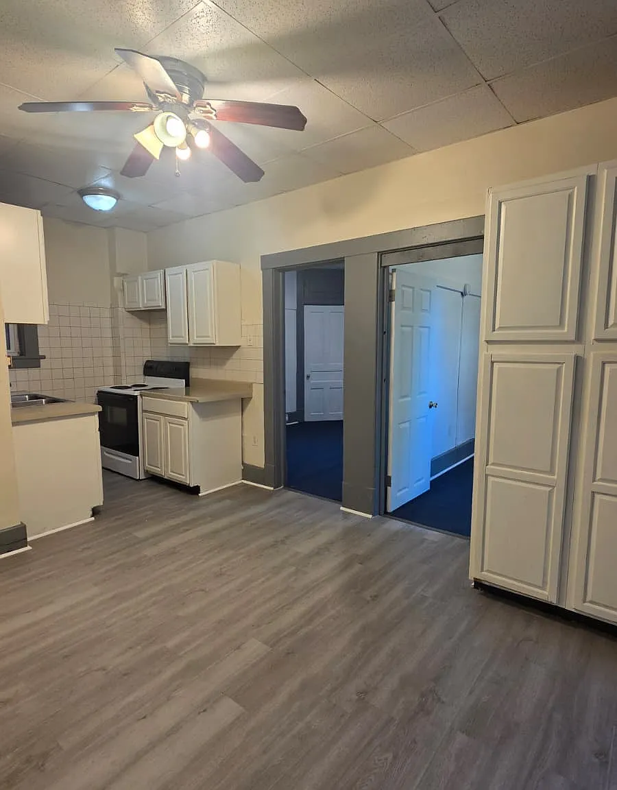 Glenwood - B — Photo 1