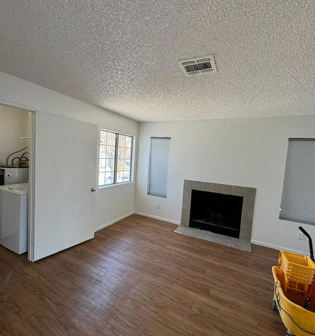 2 bed, 850 sqft, $1,025 — Photo 2
