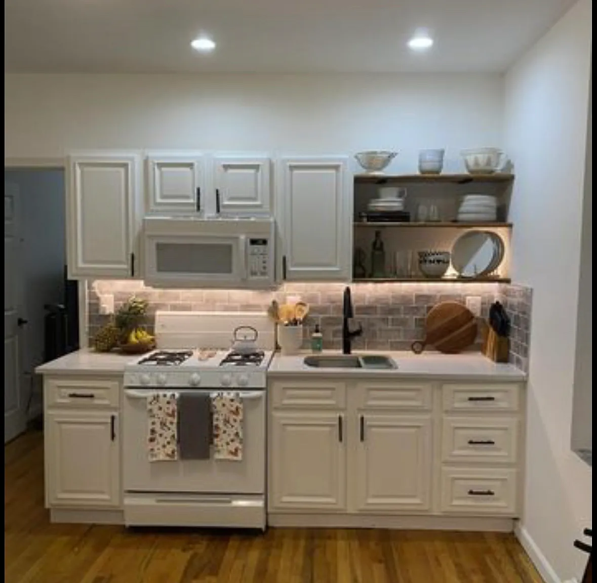 1 bed, 500 sqft, $1,300 — Photo 1