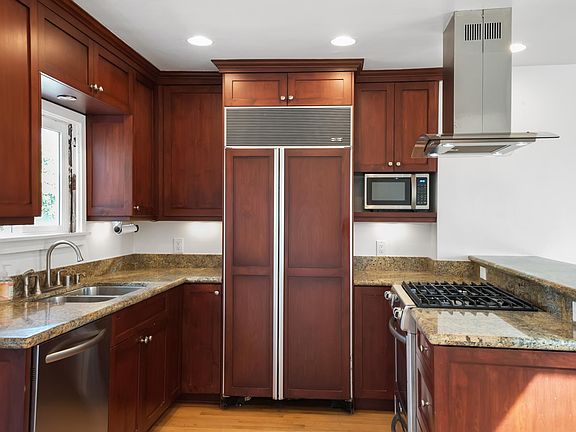 3rd image of 3201 Laurel Ave