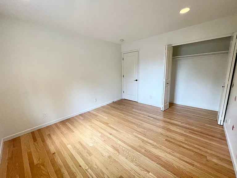 315 N 155th St — Photo 23