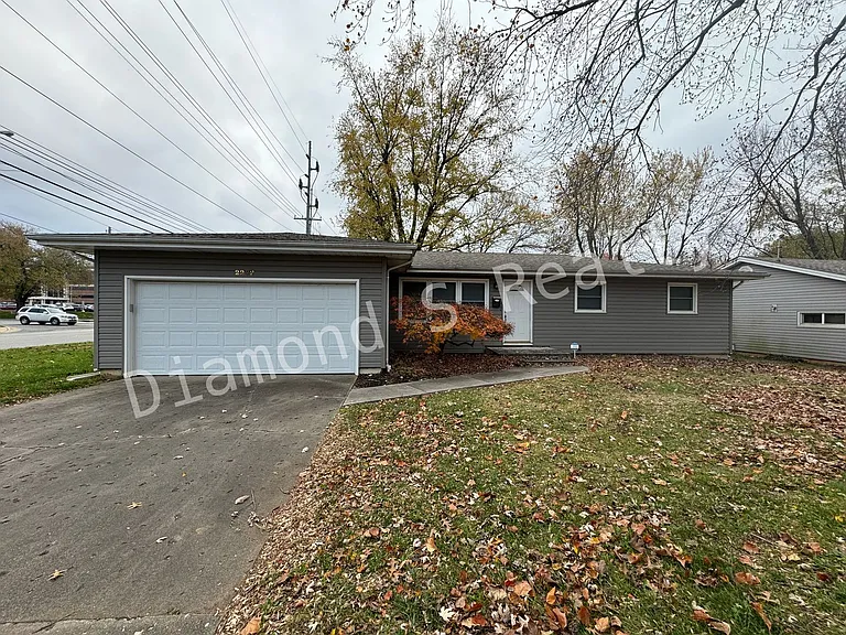 2202 S Prospect Ct — Photo 1