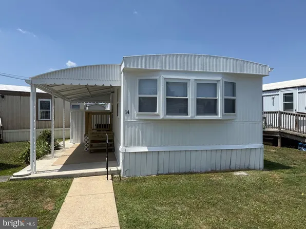 14 Hilltop Ave, Akron, PA 17501