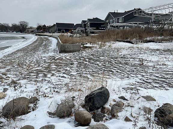 2nd image of 1096 S Lake Dr
