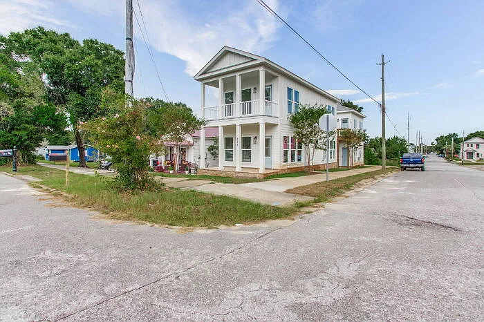 3 bed, 3.0 bath, 1216 sqft, $2,000 — Photo 4