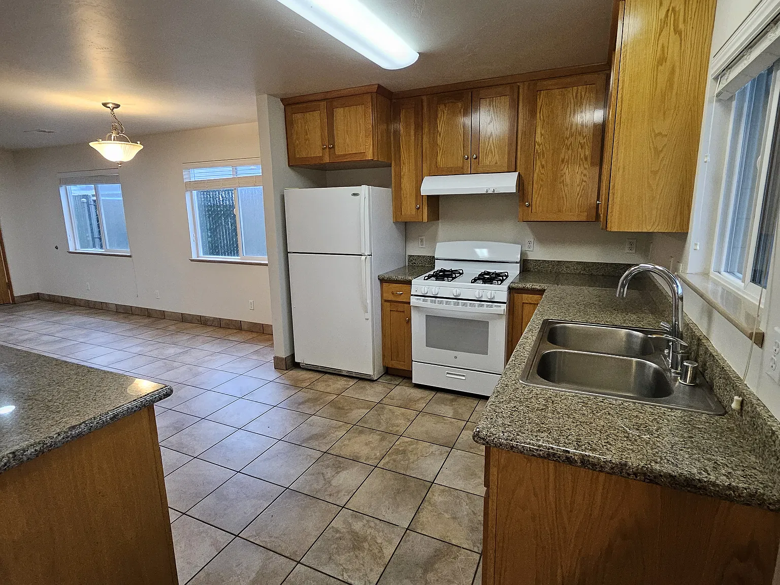 2 bed, 1.5 bath, 1200 sqft, $1,375 — Photo 2