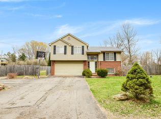 1249 Rossfield Dr, White Lake, MI 48386