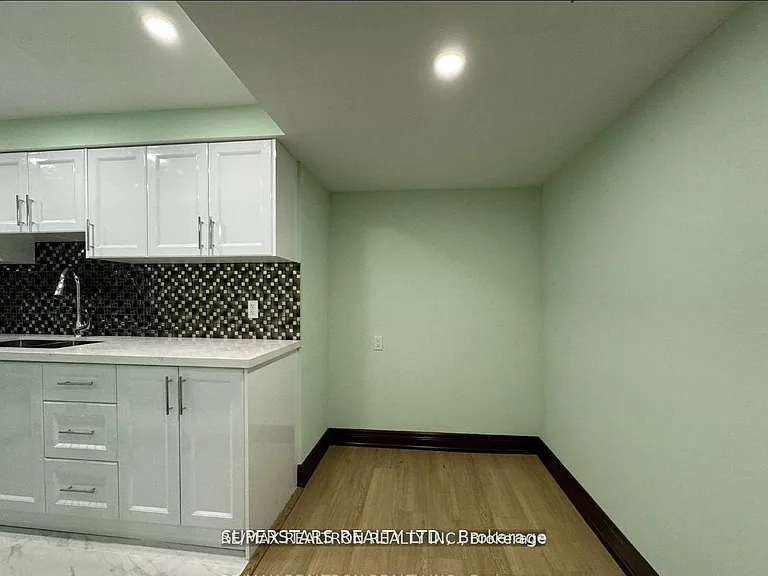 742 Hammersly Blvd — Photo 8