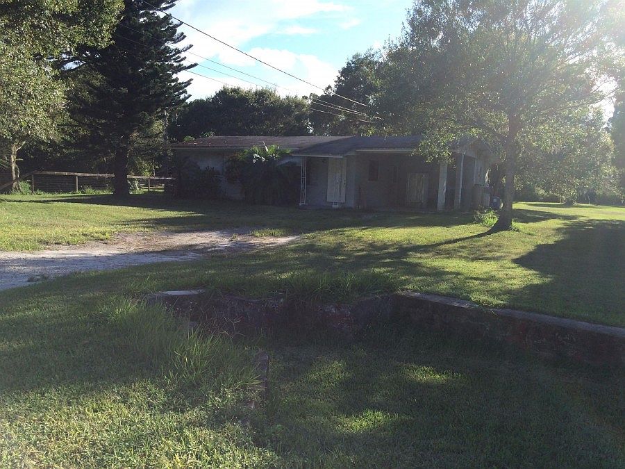 2nd image of 3271 Hatcher St