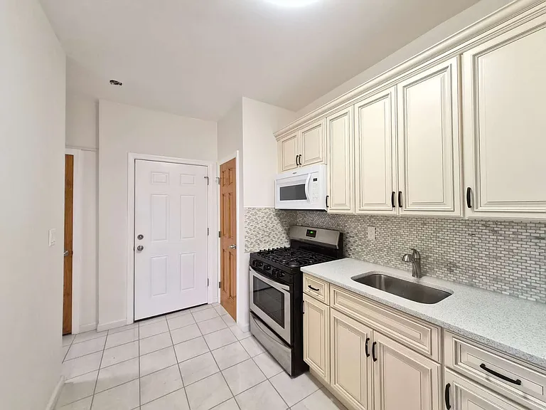 2787 W 16th St #2R — Photo 5