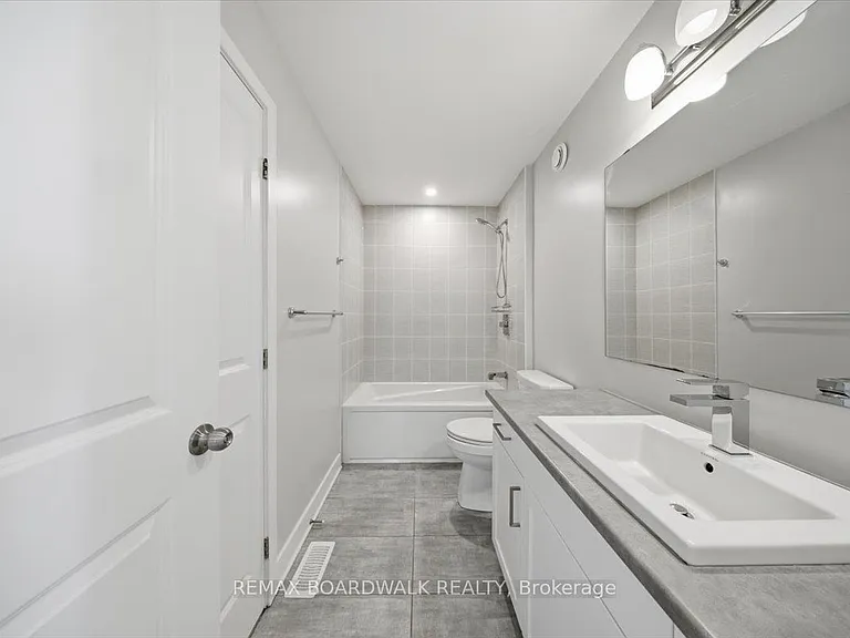 Thunderbolt St — Photo 22