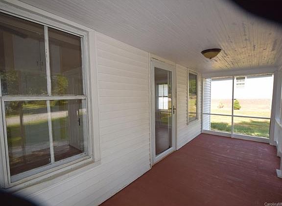 2nd image of 708 S Poplar St