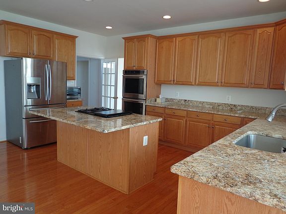 5th image of 30 Pinehurst Ln