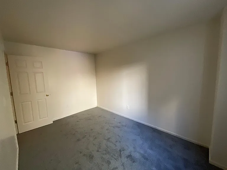 516 Christian St #1R — Photo 10