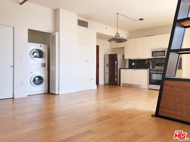 460 S Spring St #908 — Photo 11