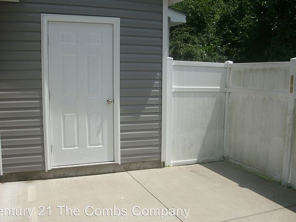 3rd image of 1540 Surrey Ct